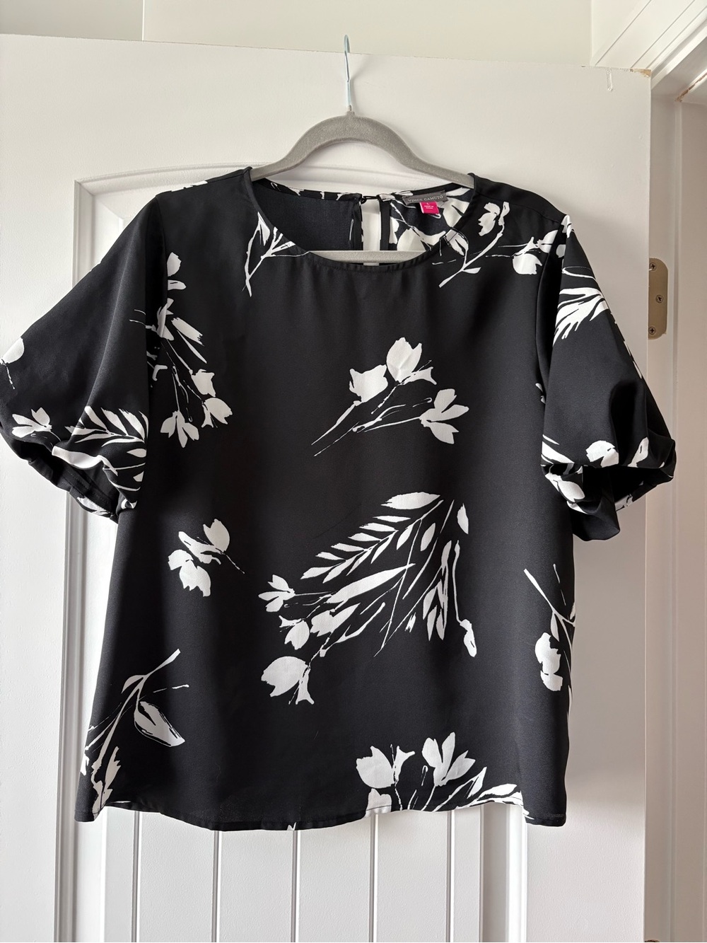 Vince Camuto black blouse with white floral print, ruffle sleeves, size L